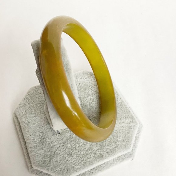 Antique Bakelite bangle bracelet yellowish green color bangle bracelet early vin - Picture 3 of 4